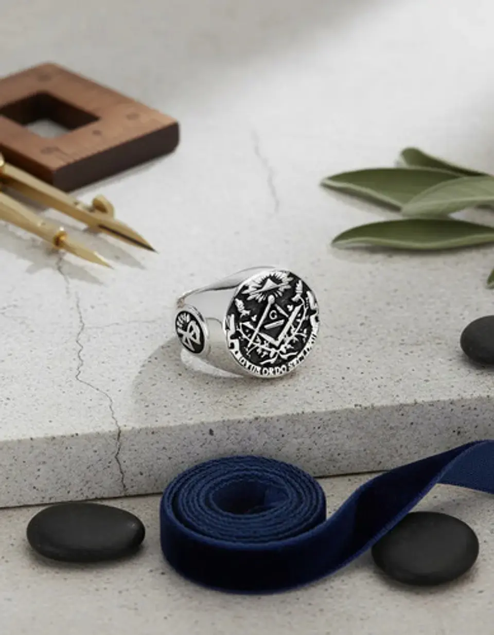 Anillo Para Hombre De Acero Color Plata Simbolo Mason Cráneo 3