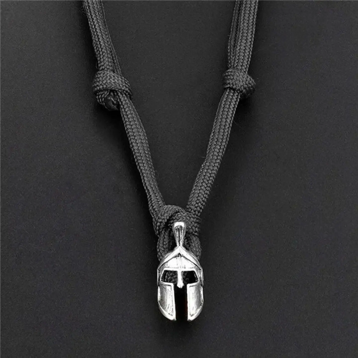 Collar Casco Espartano Cuerda De Super Vivencia Para Hombre 6