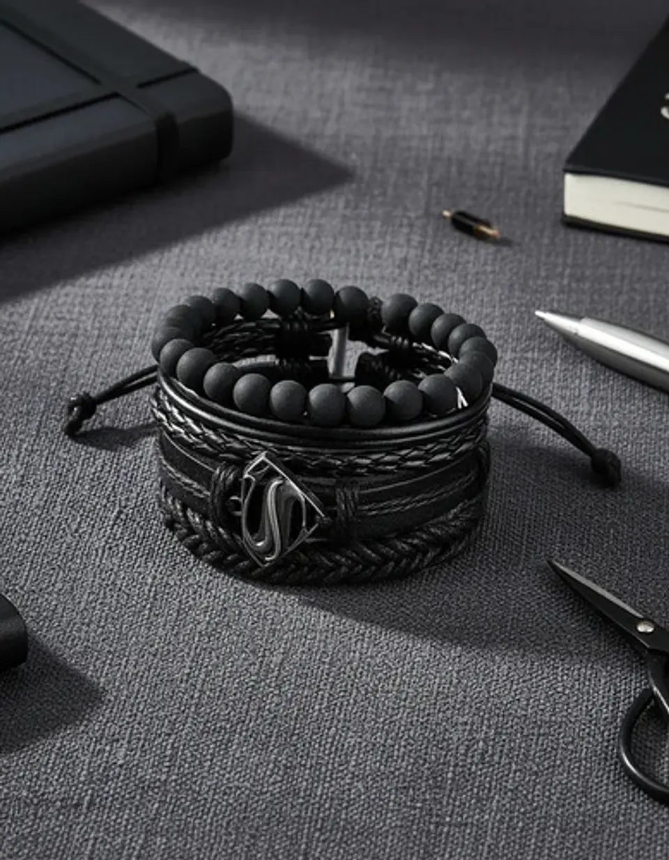 Pack X4 manillas Cuero Negro para Hombre y Mujer pulsera emblema Superman 5