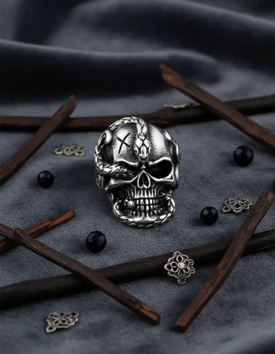 Anillo en Acero para Hombre Cráneo Serpiente Calavera 2
