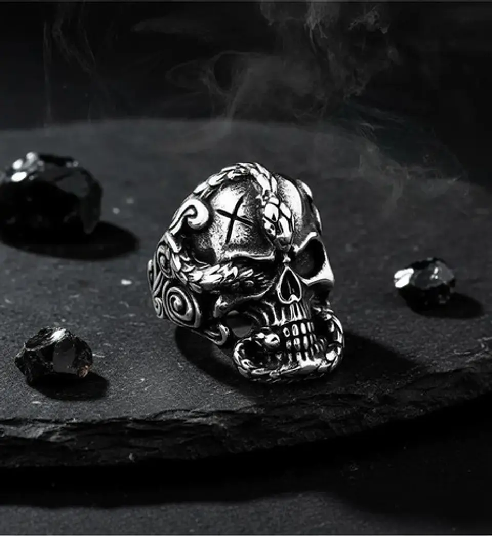 Anillo en Acero para Hombre Cráneo Serpiente Calavera 4