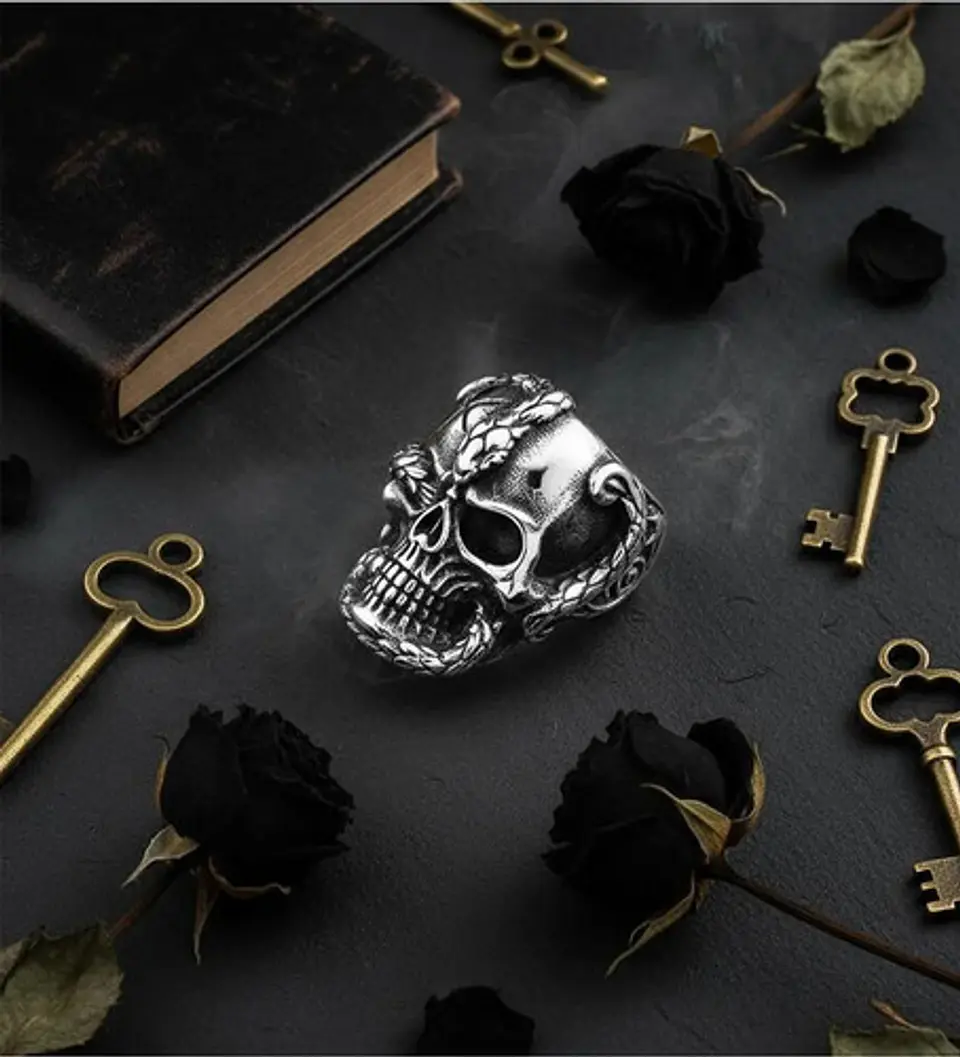 Anillo en Acero para Hombre Cráneo Serpiente Calavera 8