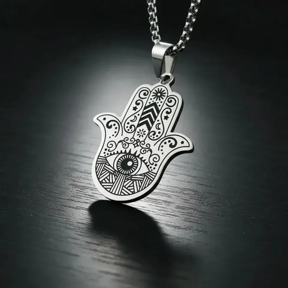 Collar En Acero Para Hombre Dije Color Plata Mano De Hamsa 7