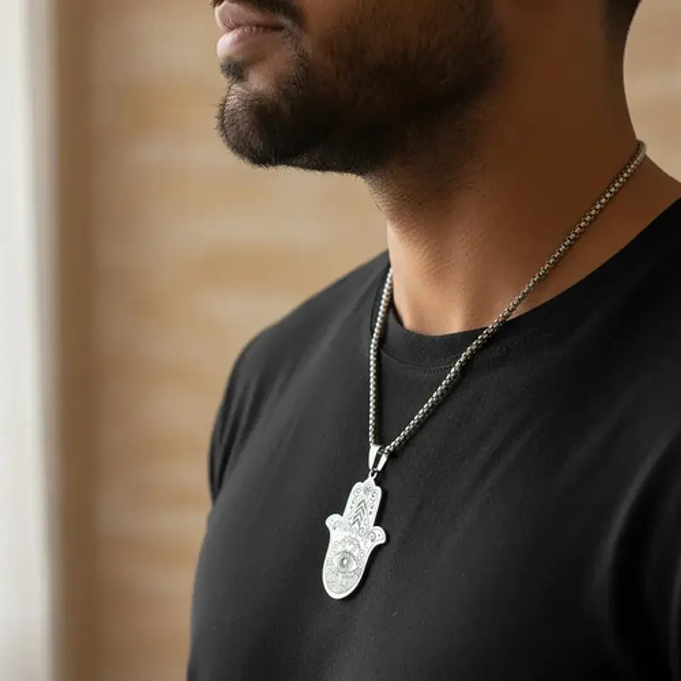 Collar En Acero Para Hombre Dije Color Plata Mano De Hamsa 12