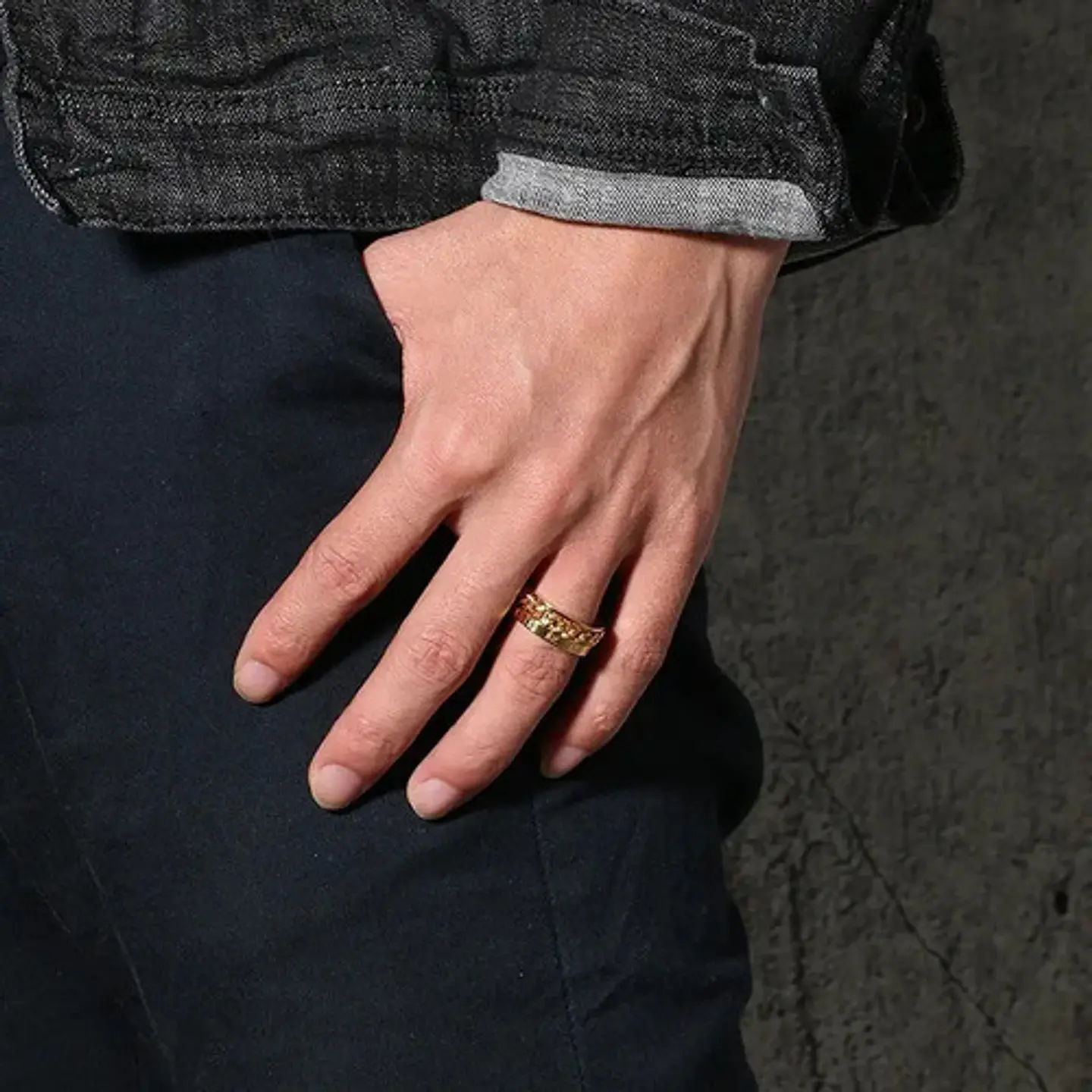 Anillo en Acero moderno/clásico para hombre con cadena y números romanos 4