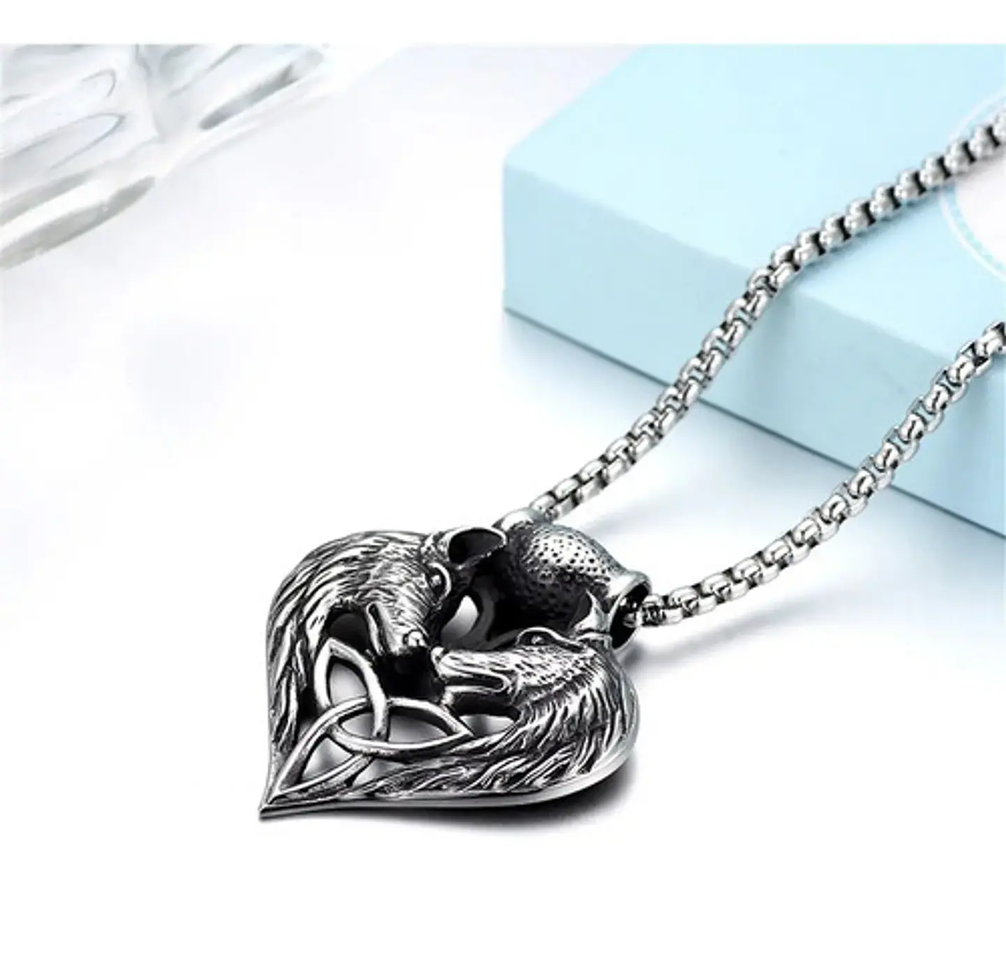 Collar Vikingo en acero para Hombre y mujer dije corazón triqueta Lobos 10