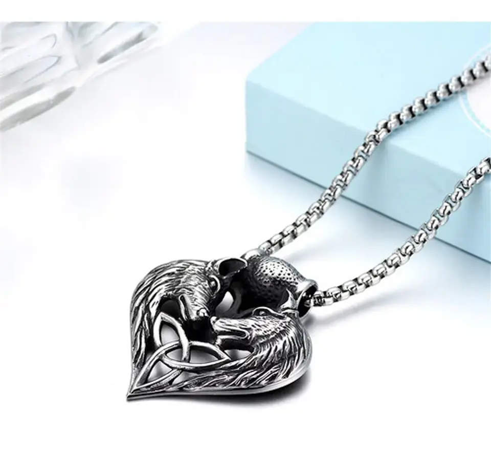 Collar Vikingo en acero para Hombre y mujer dije corazón triqueta Lobos 10