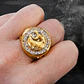Anillo Hip Hop dorado en Acero Para Hombres con incrustaciones de piedras Cz León - Miniatura 3