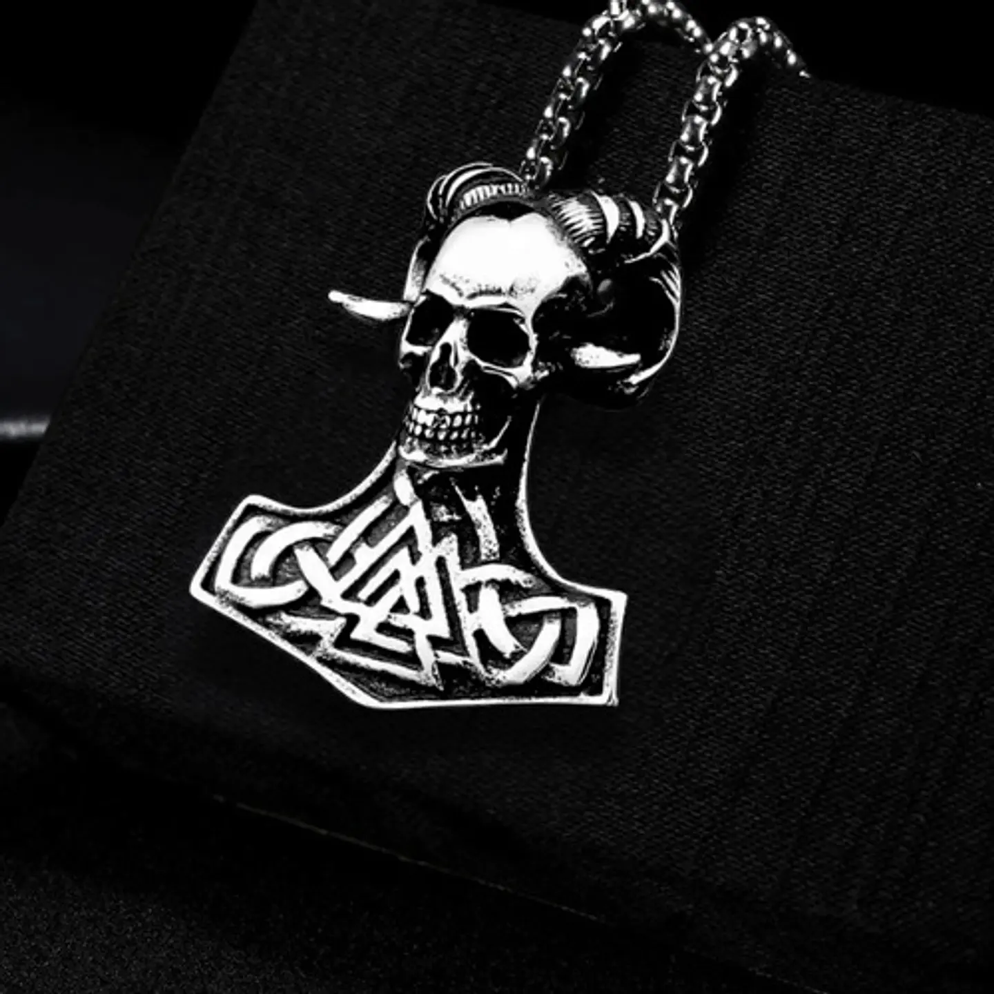 Collar Para Hombres Dije Cráneo Vikingo Martillo Color Plata Plateado 9