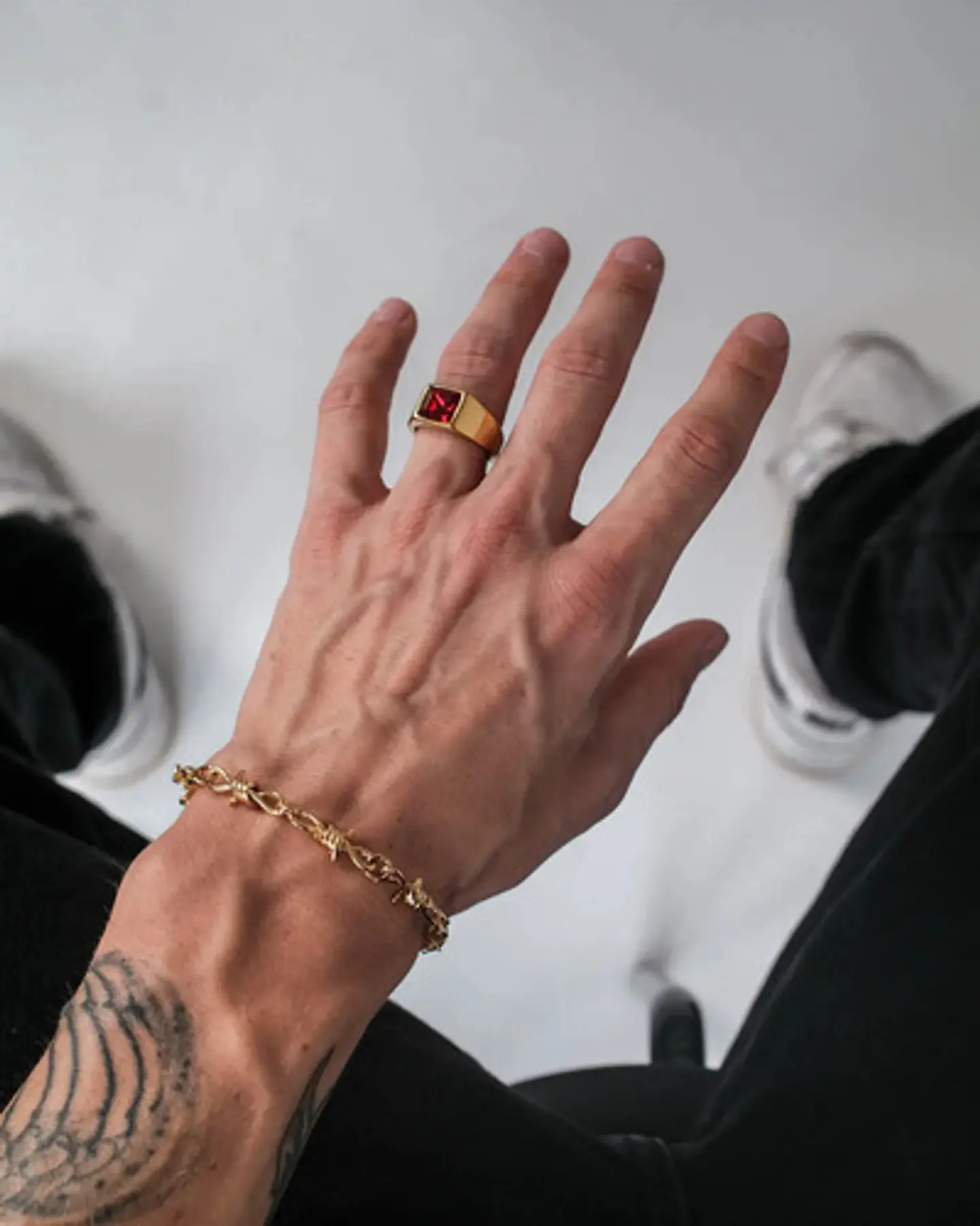 Anillo Clásico De Acero Color Oro Con Piedra Hombre Y Mujer 10