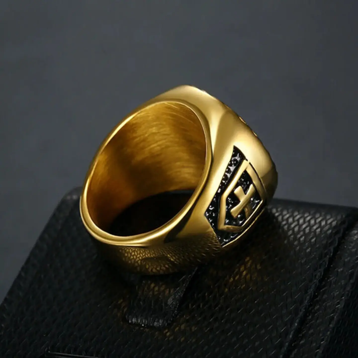 Anillo Para Hombres Piedras Cz Masón Cruz De Acero Color Oro 10