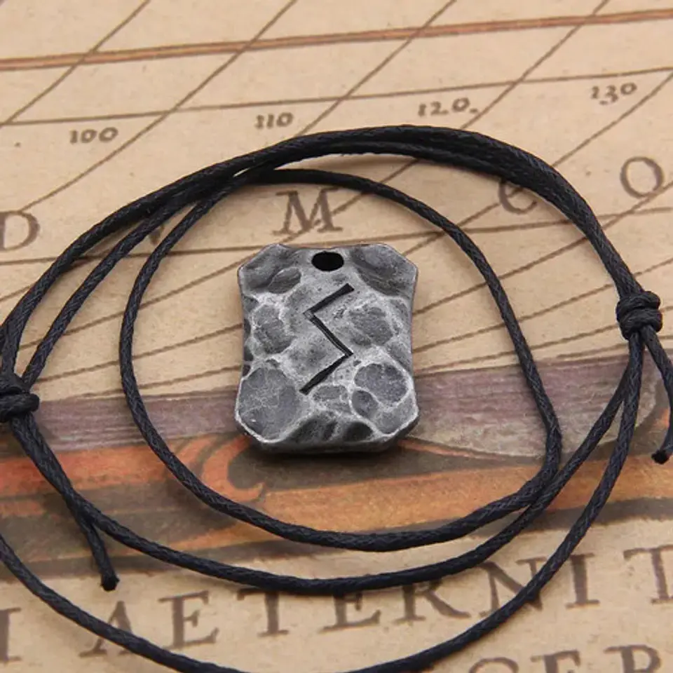 Collar Talismán Runas Hierro Martillado Vikingo Para Hombre  6
