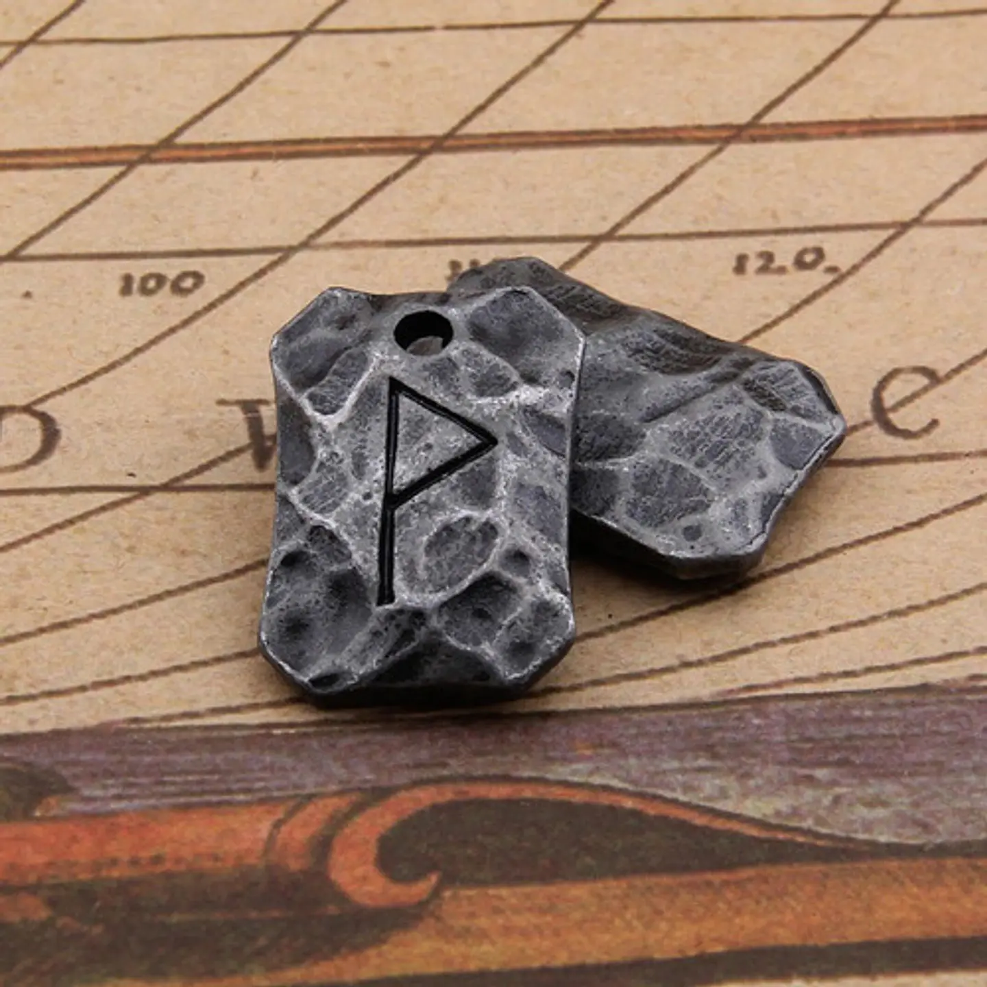 Collar Talismán Runas Hierro Martillado Vikingo Para Hombre  13