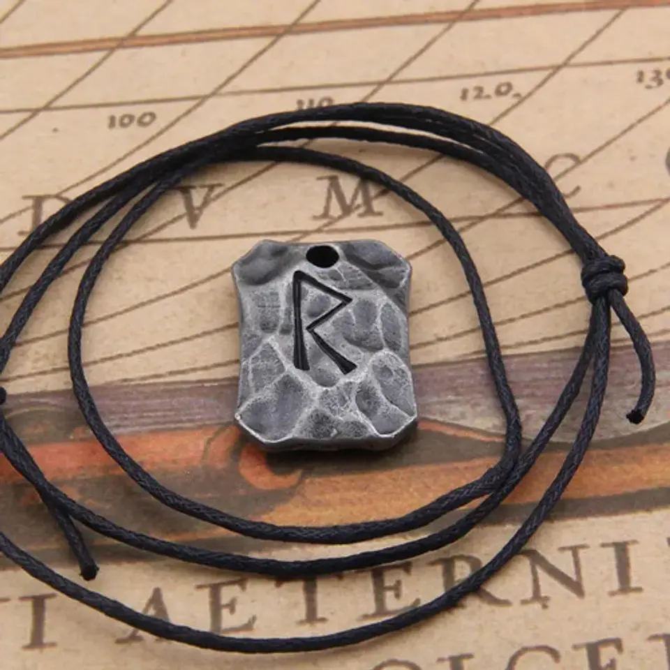 Collar Talismán Runas Hierro Martillado Vikingo Para Hombre  17