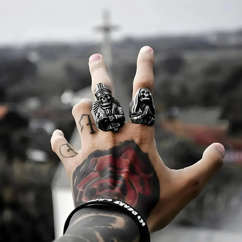 Anillo Para Hombre Forma De Esqueleto Cruz Invertida Cráneo 4
