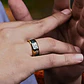 Anillo En Acero Para Hombre Color Plata Brilla Oscuridad - Miniatura 5