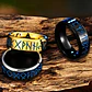 Anillo En Acero Para Hombre Color Plata Brilla Oscuridad - Miniatura 22