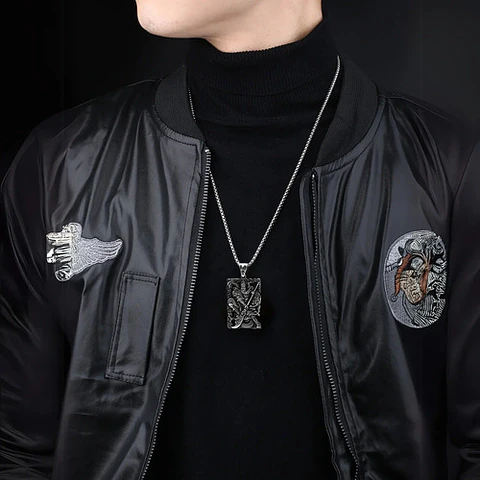 Collar Para Hombre Con Dije Guan Yu Cultura China De Acero  Plateado