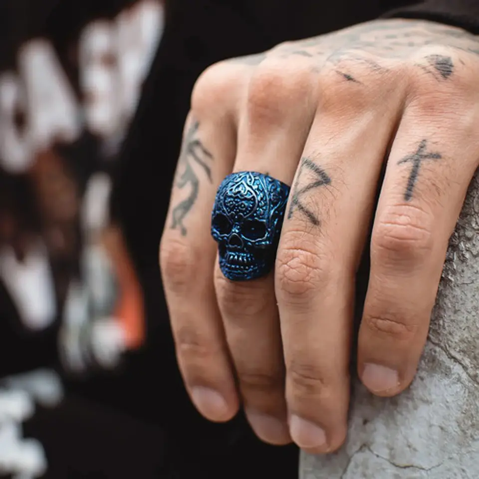 Anillo Hombre Forma De Cráneo Calavera Gótico Azul De Acero 6