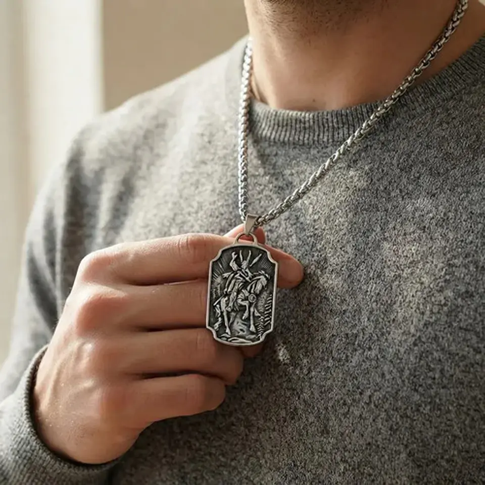 Collar Vikingo En Acero Para Hombre Dije Odín Yggdrasil Odin 10