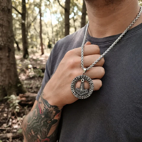 Collar Vikingo Para Hombre Mujer Dije Martillo Mjolnir Runas