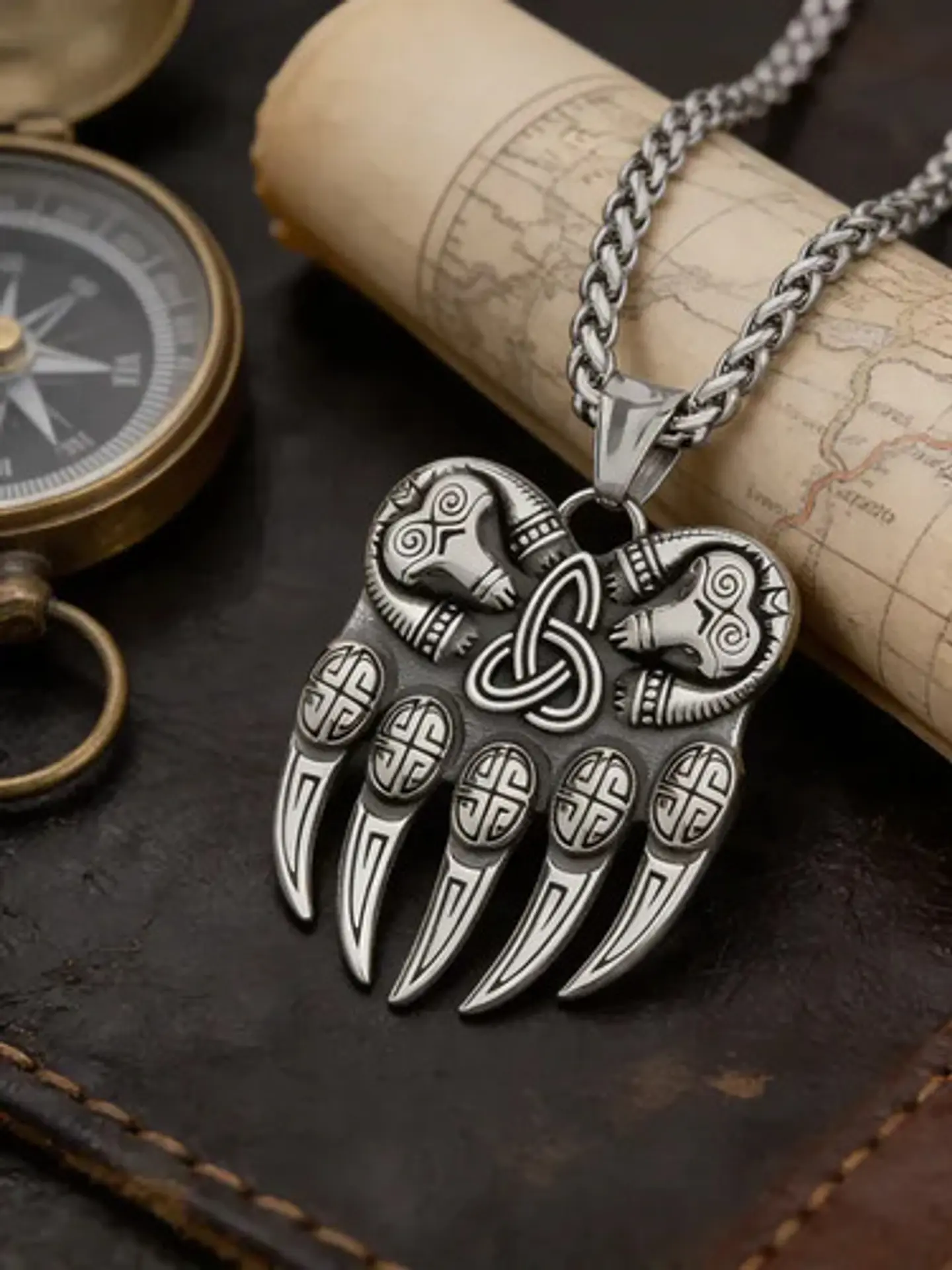 Collar Plateado Vikingo En Acero Para Hombre Dije Garra Oso 11