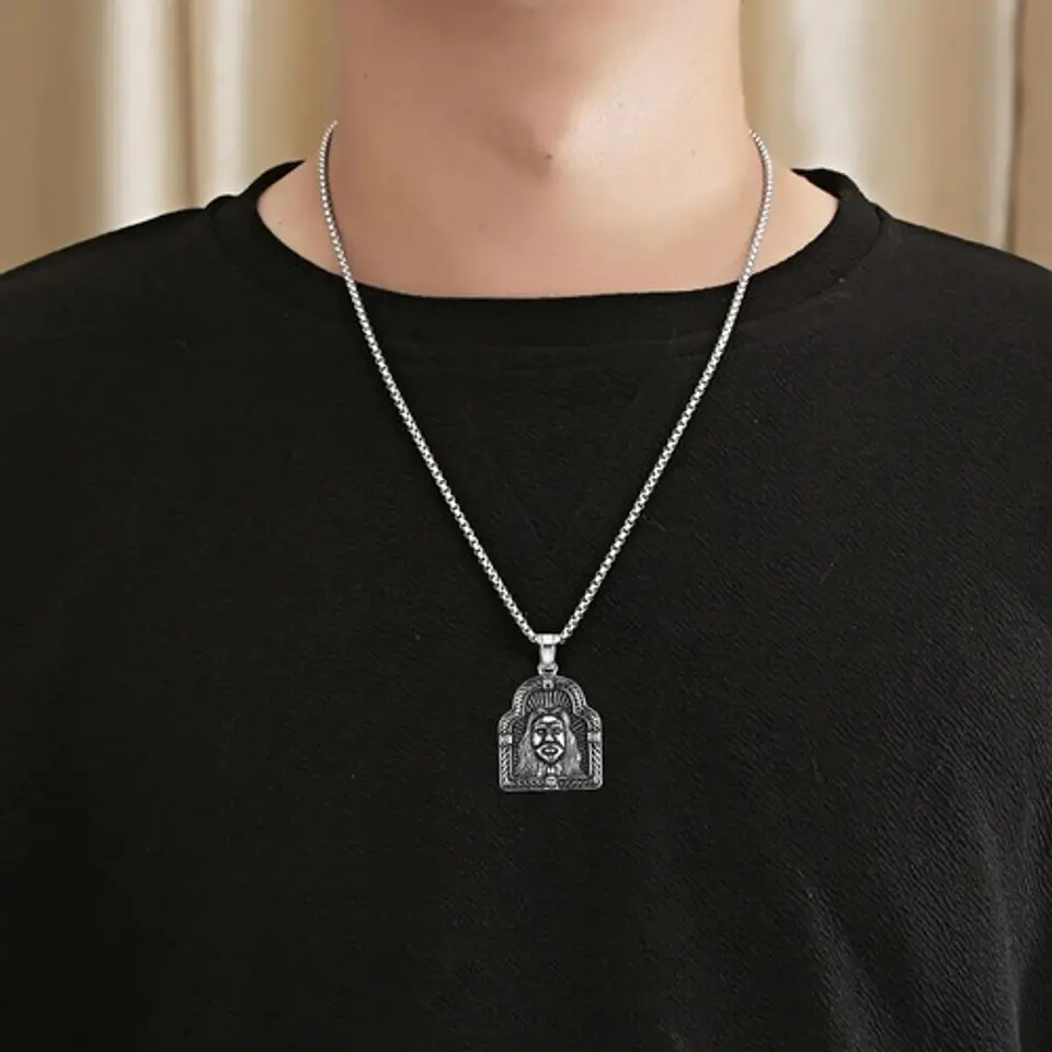 Collar Para Hombre Y Dije Rostro Jesus De Acero Color Plata 2