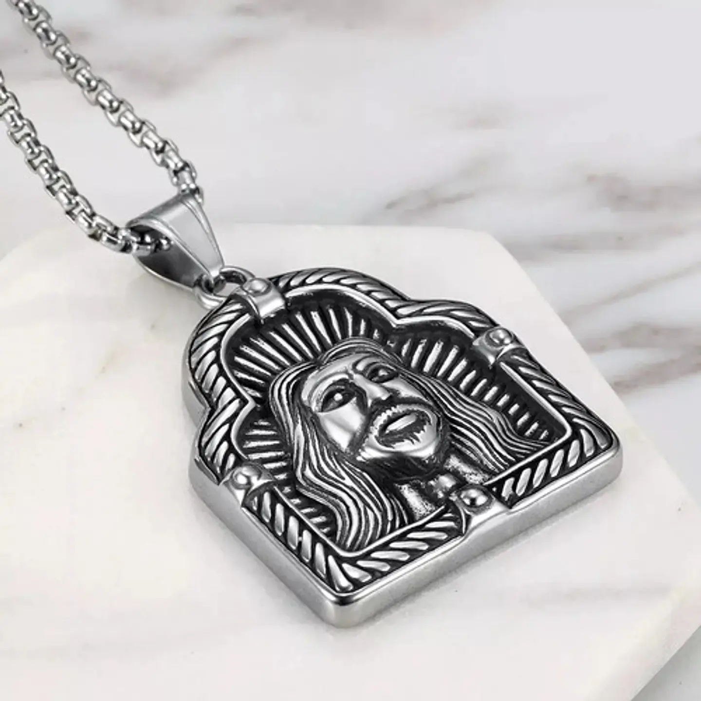 Collar Para Hombre Y Dije Rostro Jesus De Acero Color Plata 3