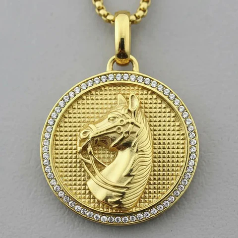 Collar En Acero Dorado Para Hombres Dije Caballo Piedras