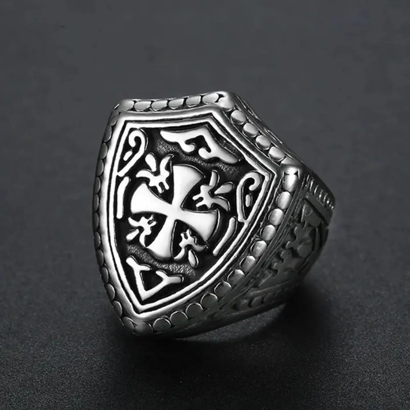 Anillo Escudo Cruz Color Plata Acero Inoxidable Para Hombre 2