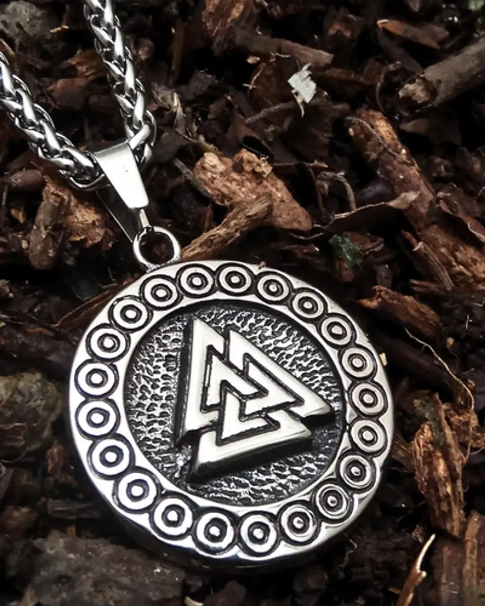 Collar Vikingo En Acero Para Hombres Dije Valknut  Amuleto 9