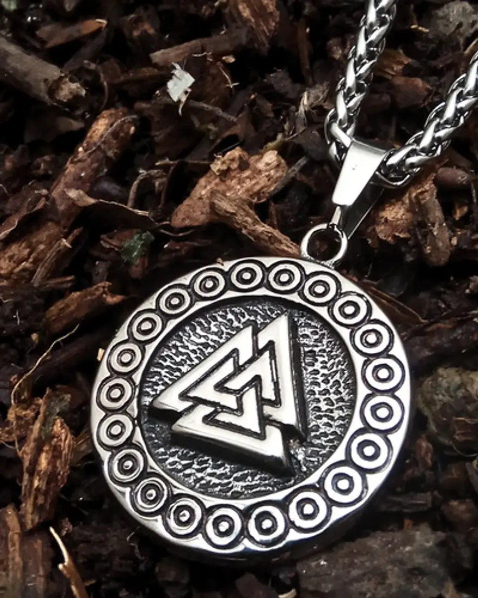 Collar Vikingo En Acero Para Hombres Dije Valknut  Amuleto 10