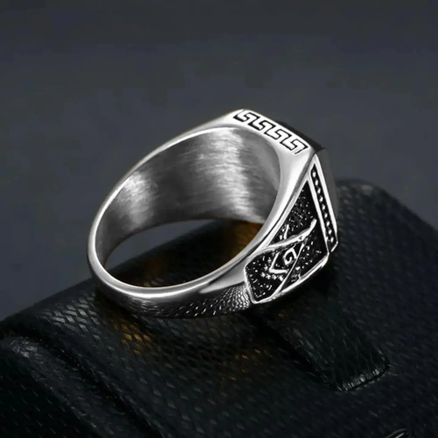 Anillo De Acero Para Hombre Masón Masonería Piedra Negra Cz 6
