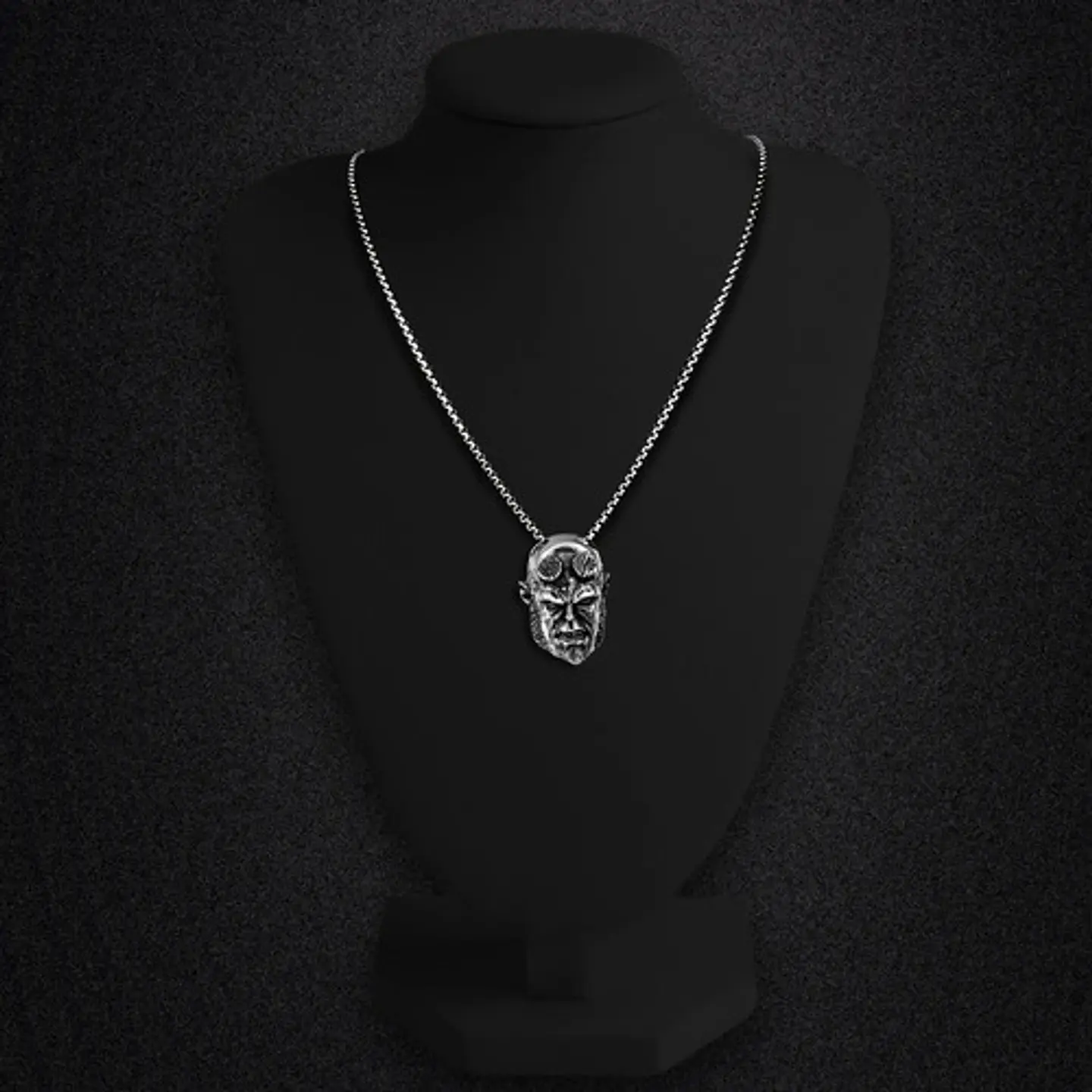 Collar Dije Hellboy Color Plata Acero Inoxidable Para Hombre Plateado 3