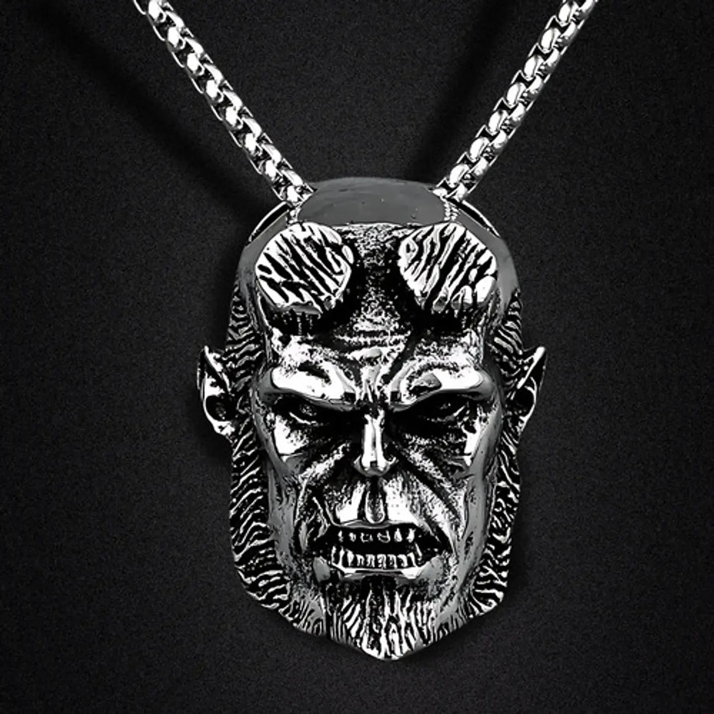 Collar Dije Hellboy Color Plata Acero Inoxidable Para Hombre Plateado 4