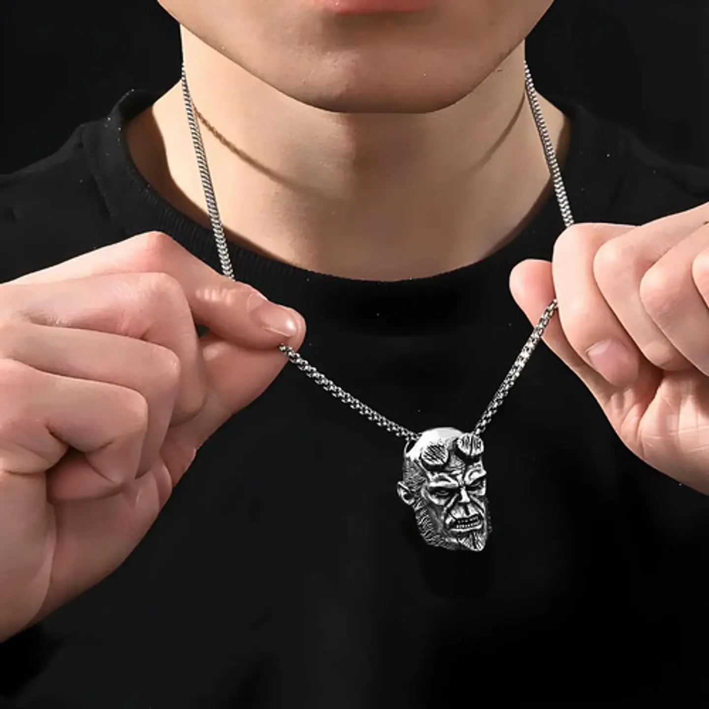 Collar Dije Hellboy Color Plata Acero Inoxidable Para Hombre Plateado 9