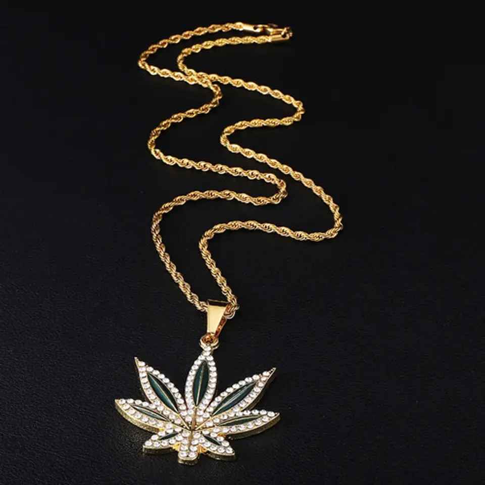 Collar Dije Hoja De Arce Color Oro Acero Inoxidable Hombre 4