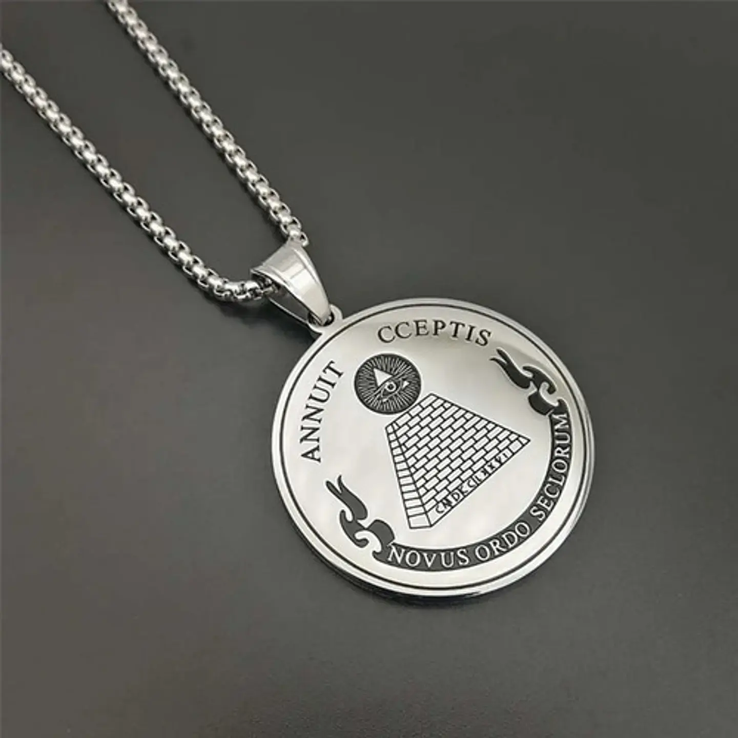 Collar Ojo Providencia Color Oro Acero Inoxidable Hombre 6