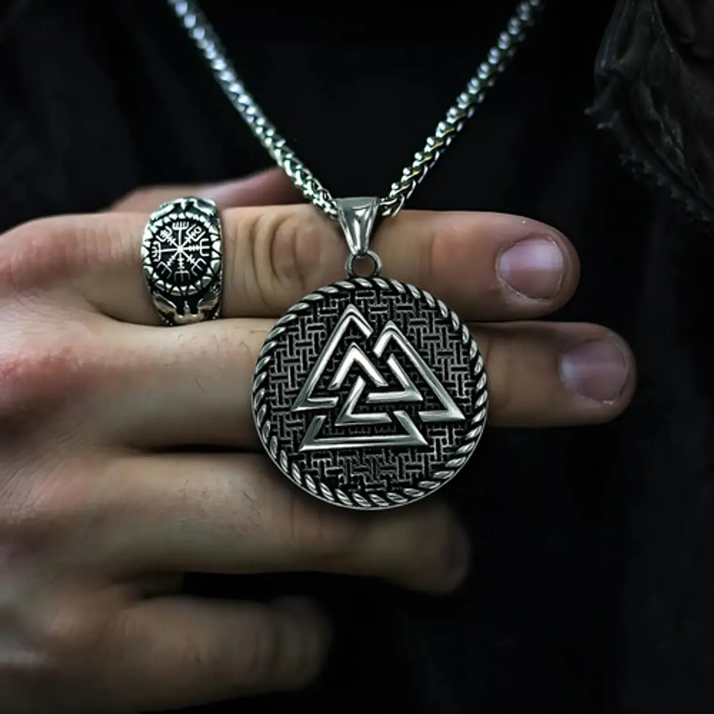 Collar Para Hombre Con Dije Vikingo Valknut Escudo Malla 4