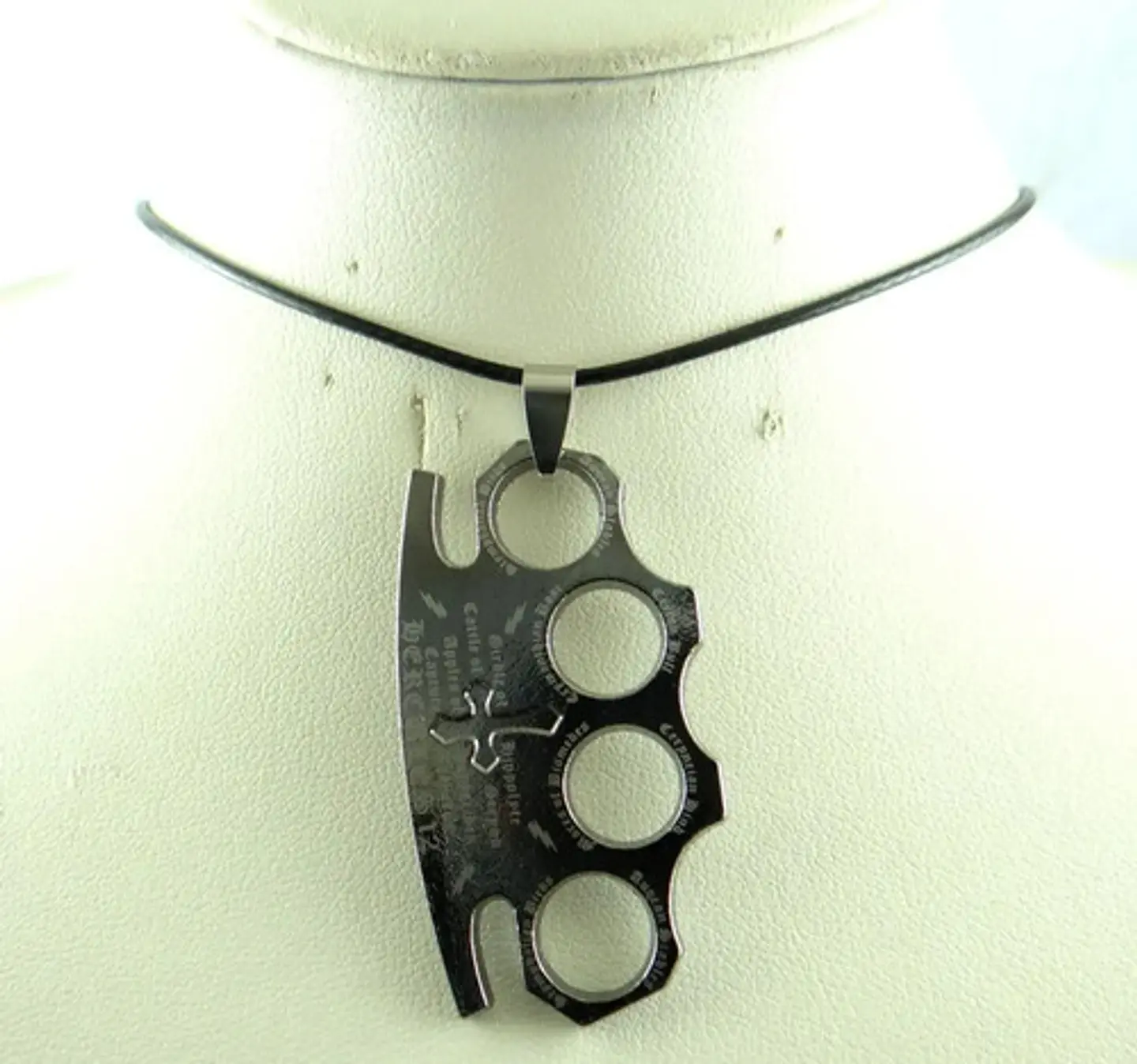 Collar Dije Color Negro Ancla Cráneo Manopla Para Hombre 6