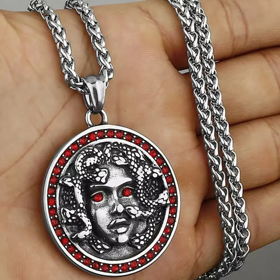Collar Dije Medusa Color Plata Acero Inoxidable Para Hombre 4