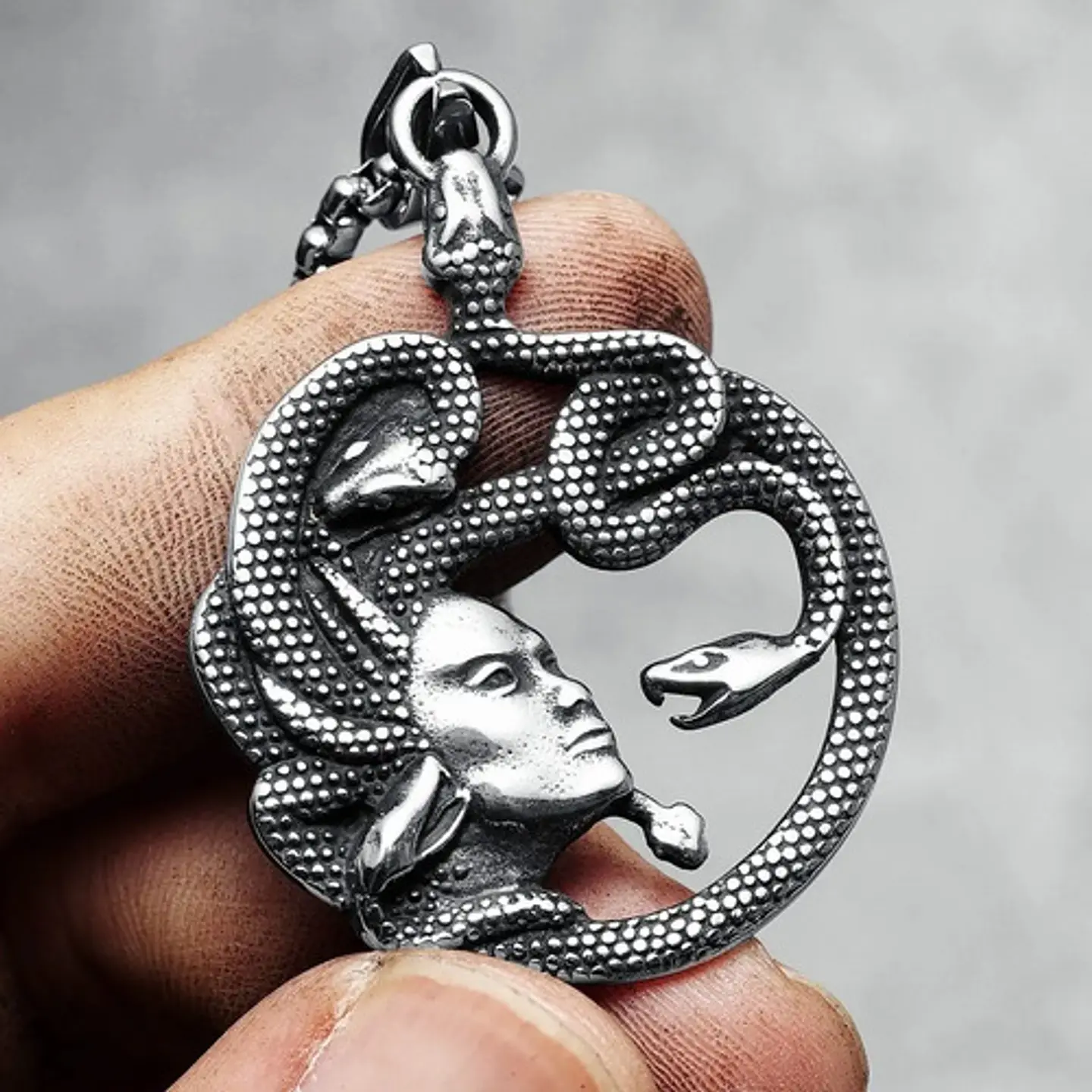 Collar Dije Medusa Color Plata Acero Inoxidable Para Hombre 12