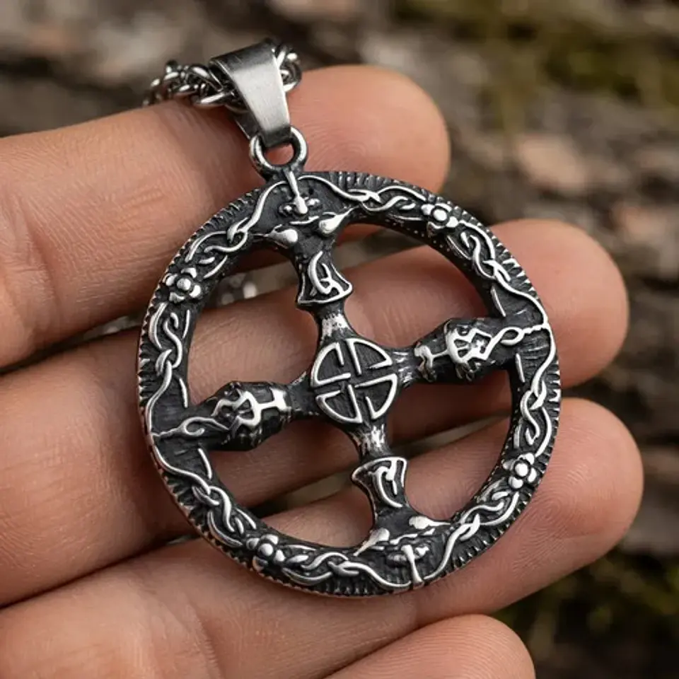 Collar Vikingo En Acero Para Hombre Dije Kolovrat Eslavo Sol 2