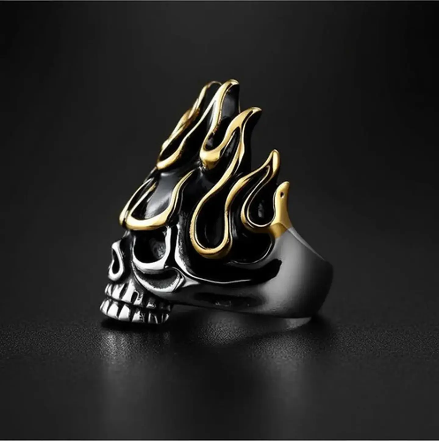 Anillo Para Hombre Forma Cráneo Llamas De Acero Color Plata 8