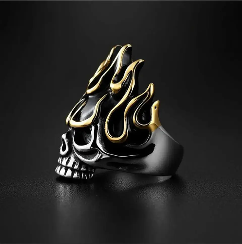 Anillo Para Hombre Forma Cráneo Llamas De Acero Color Plata 8