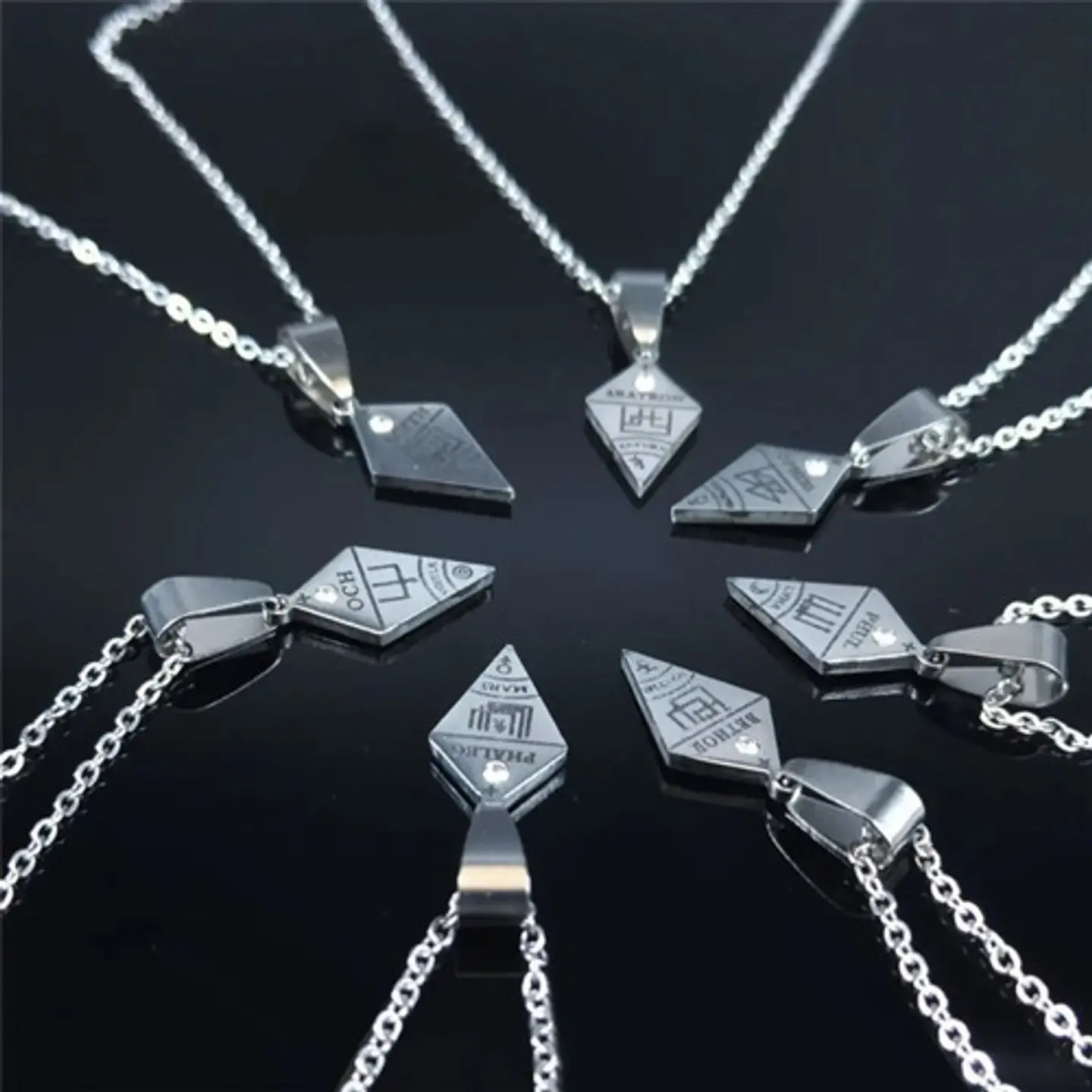 Set De Collares Para Hombre Mujer Con Dijes Goetia De Acero 2