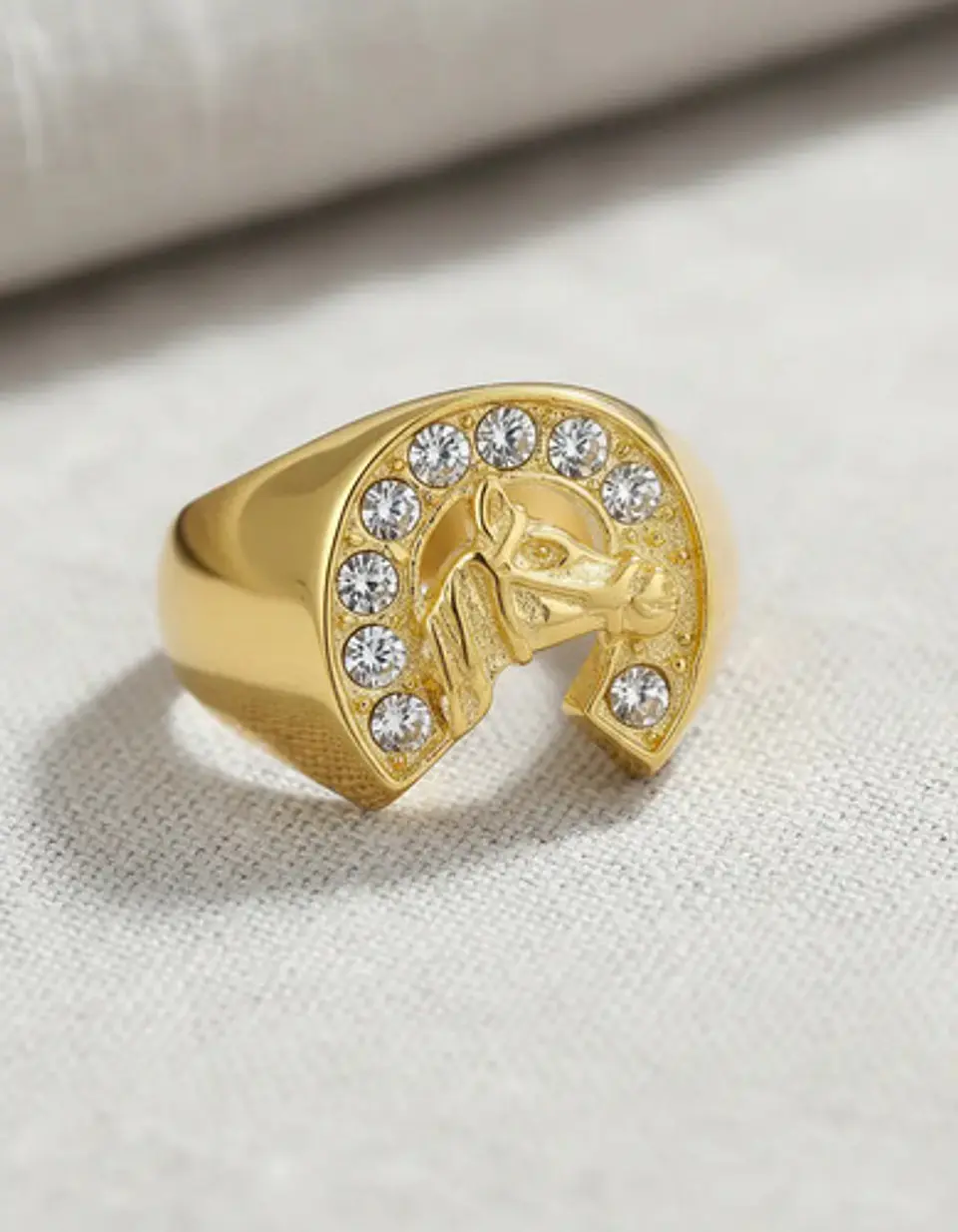 Anillo Para Hombre Color Oro De Acero Caballo Piedras Cz 3