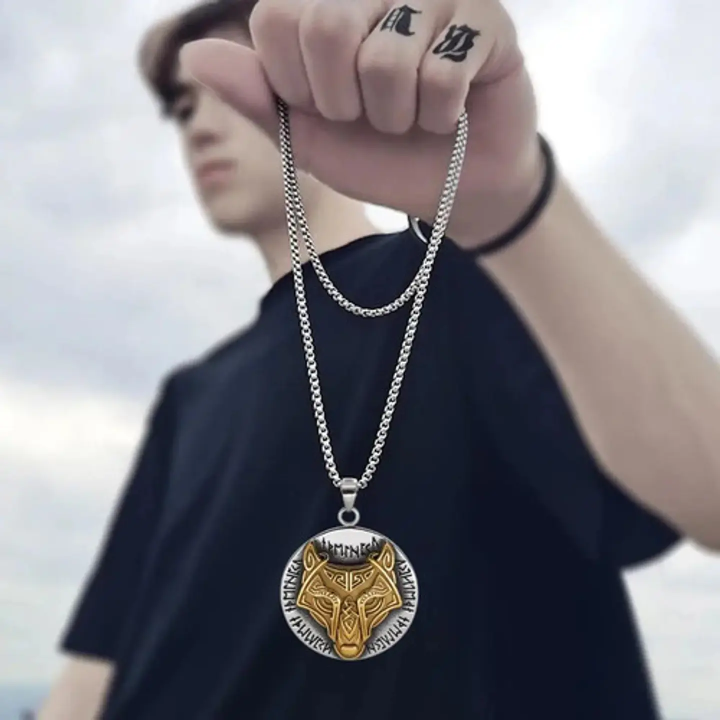 Collar Lobo Runas Vikingo Acero Inoxidable Color Oro Hombre 6
