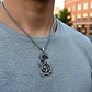 Collar Vikingo En Acero Para Hombre Dije Dragon Color Plata - Miniatura 2