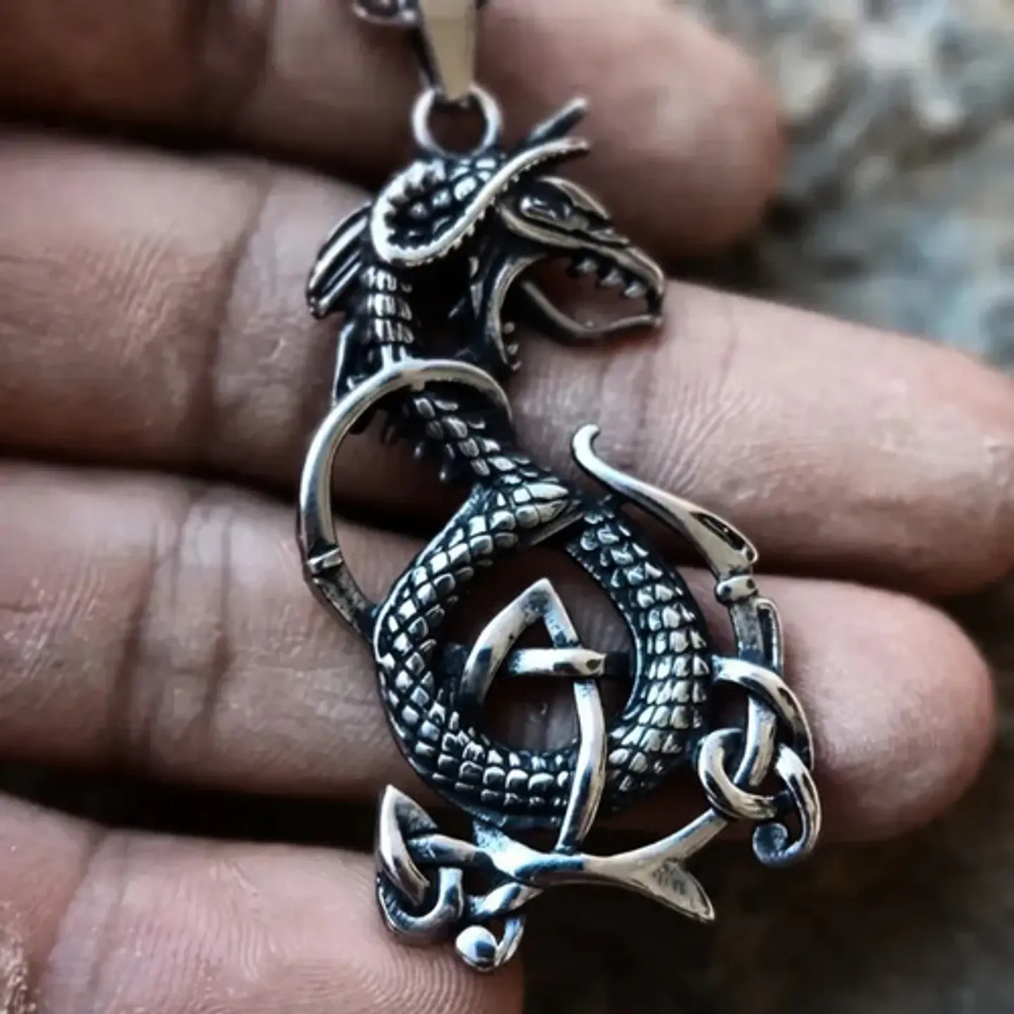 Collar Vikingo En Acero Para Hombre Dije Dragon Color Plata 4